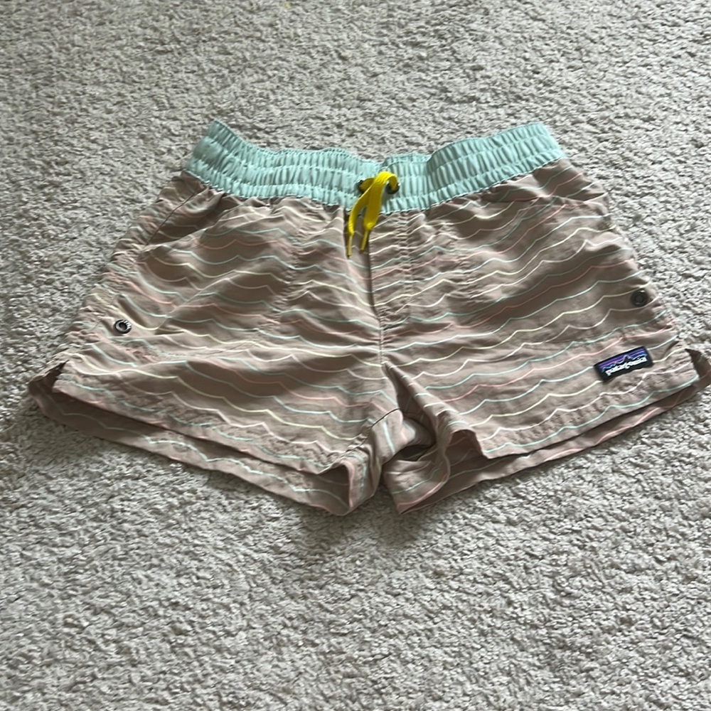 Patagonia Girls Costa Rica Baggies Shorts Size L‎ Wave Stripe Pampas Tan